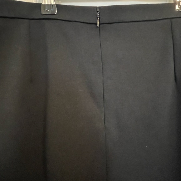 Jonathan F women black skirt. Size medium. - Picture 3 of 5
